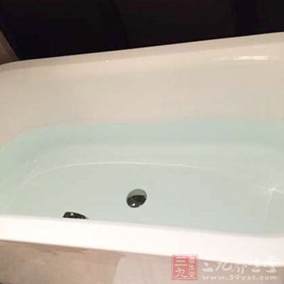可以在40度左右的水里,边泡边做深呼吸 可以在40度左右的水里,边泡边做深呼吸